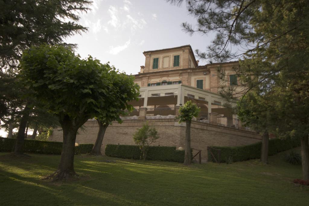 Hotel Marchese Del Grillo Fabriano Exterior foto